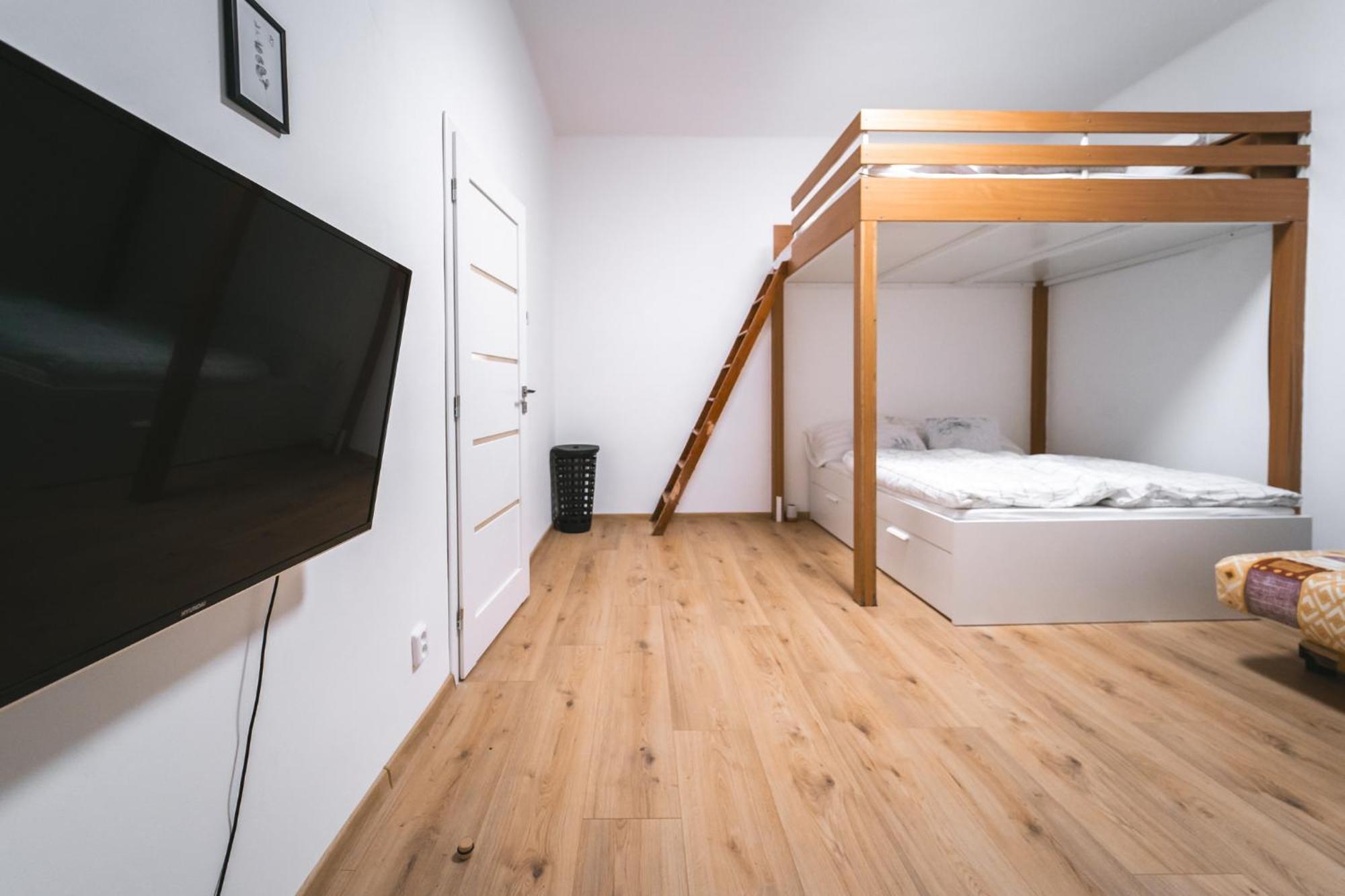 Swanky Retreat Praga